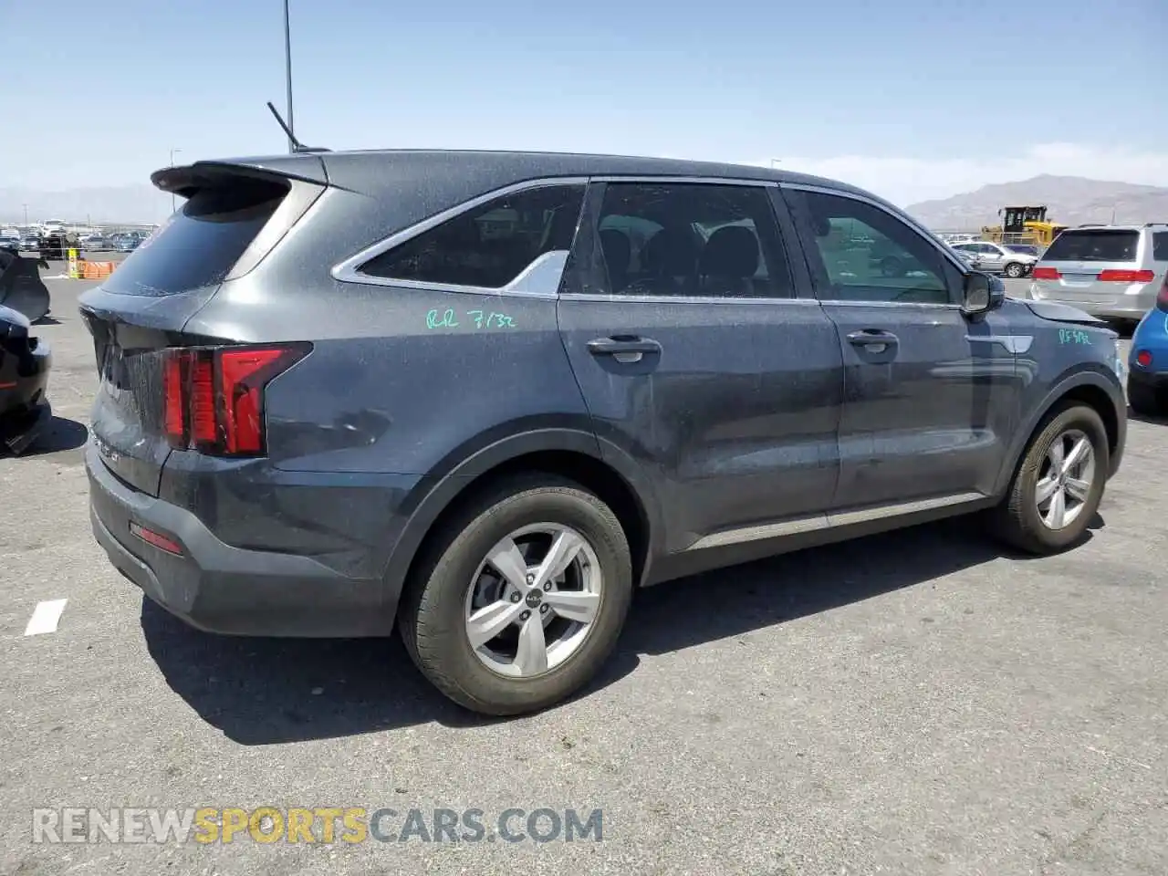 3 Photograph of a damaged car 5XYRG4LCXNG083129 KIA SORENTO 2022