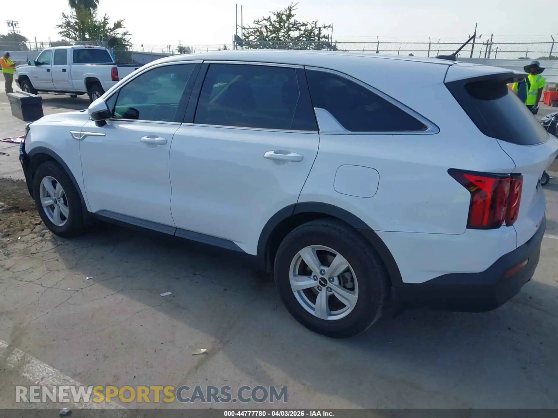 3 Photograph of a damaged car 5XYRG4LCXNG085477 KIA SORENTO 2022