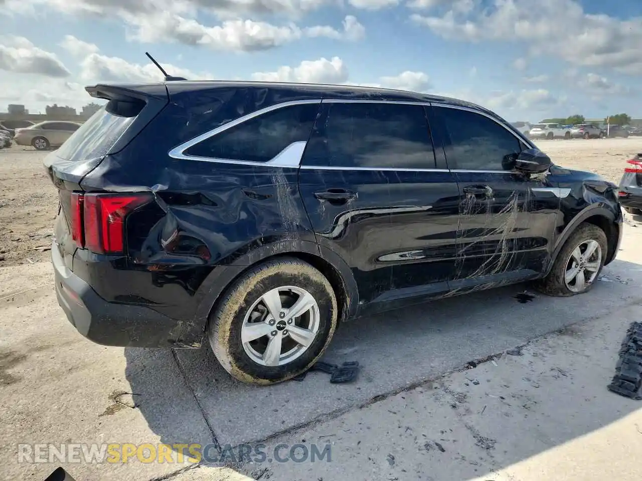 3 Photograph of a damaged car 5XYRG4LCXNG110152 KIA SORENTO 2022