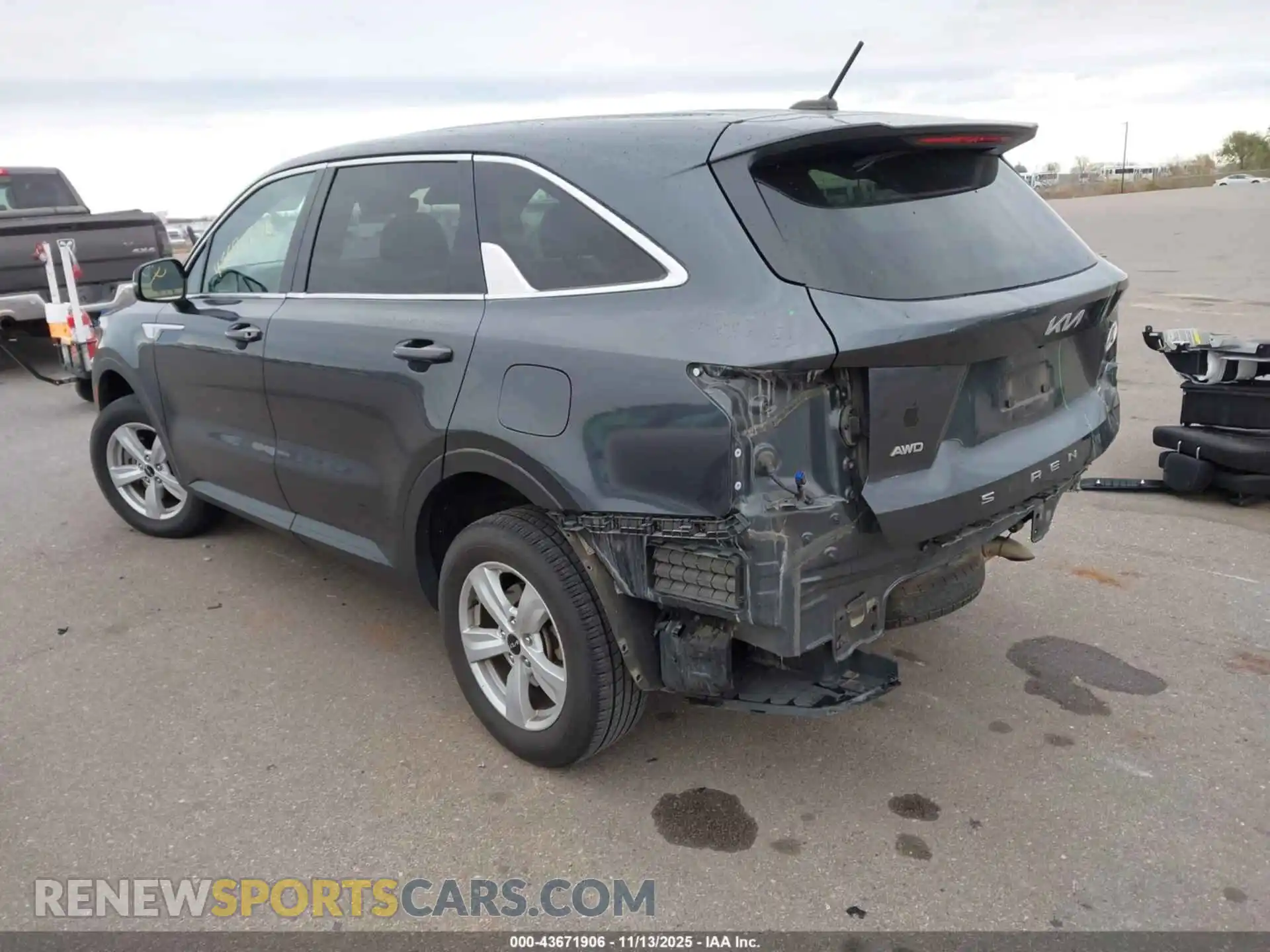 3 Photograph of a damaged car 5XYRGDLC0NG091658 KIA SORENTO 2022