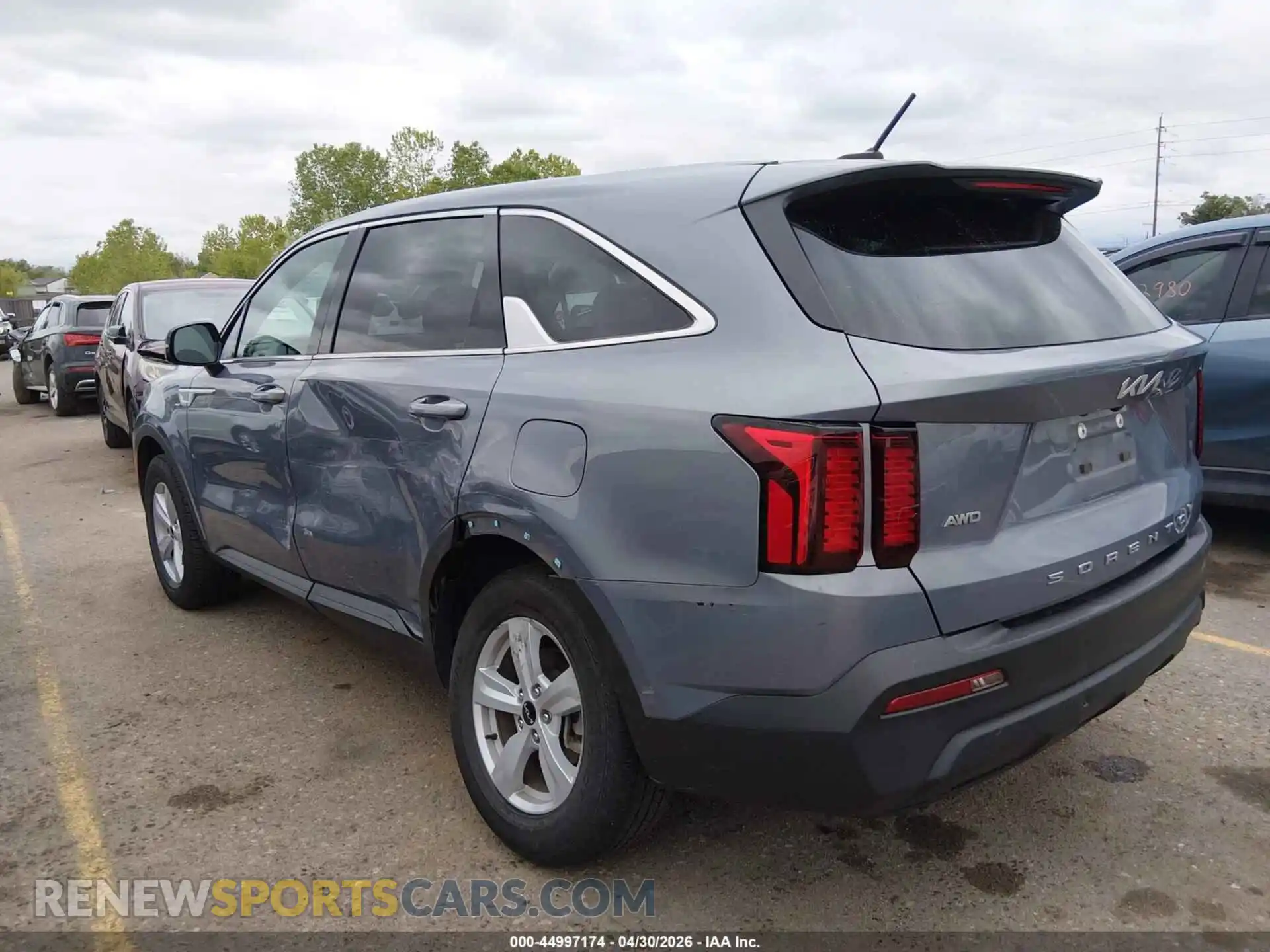 3 Photograph of a damaged car 5XYRGDLC0NG110564 KIA SORENTO 2022