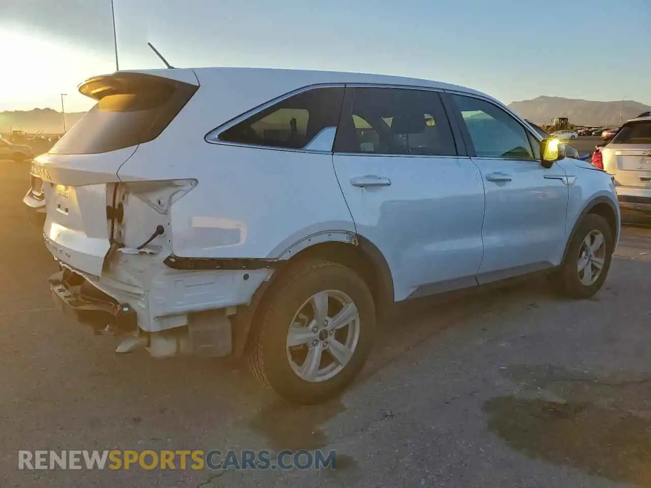3 Photograph of a damaged car 5XYRGDLC0NG112136 KIA SORENTO 2022