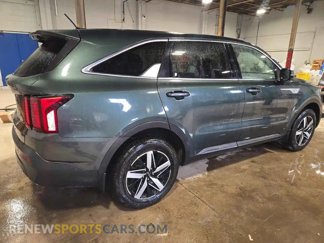 3 Photograph of a damaged car 5XYRGDLC0NG113593 KIA SORENTO 2022