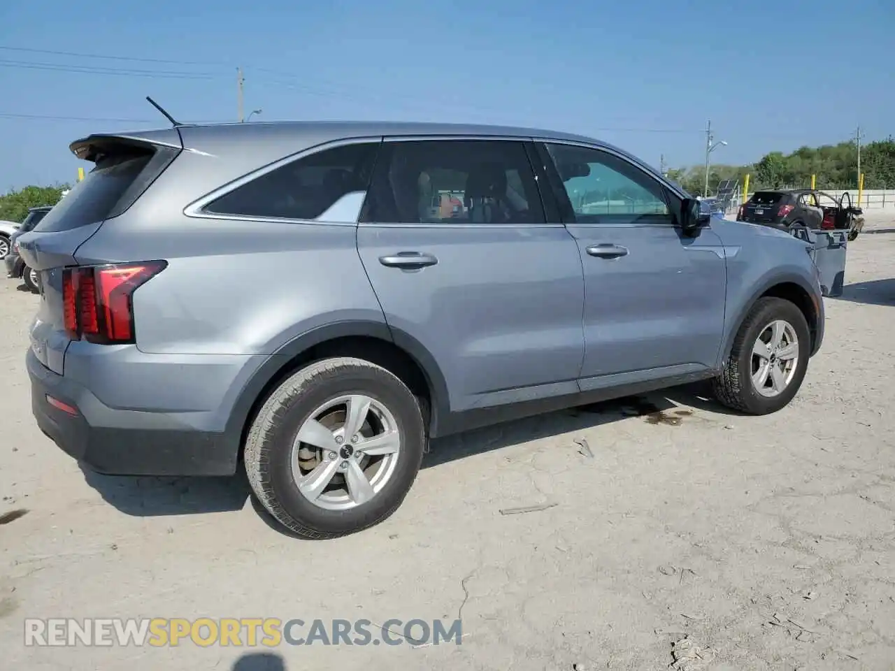 3 Photograph of a damaged car 5XYRGDLC4NG123172 KIA SORENTO 2022