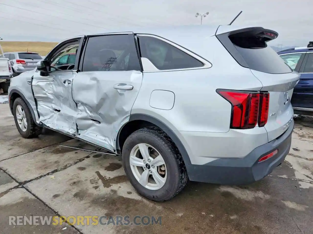 2 Photograph of a damaged car 5XYRGDLC9NG113463 KIA SORENTO 2022