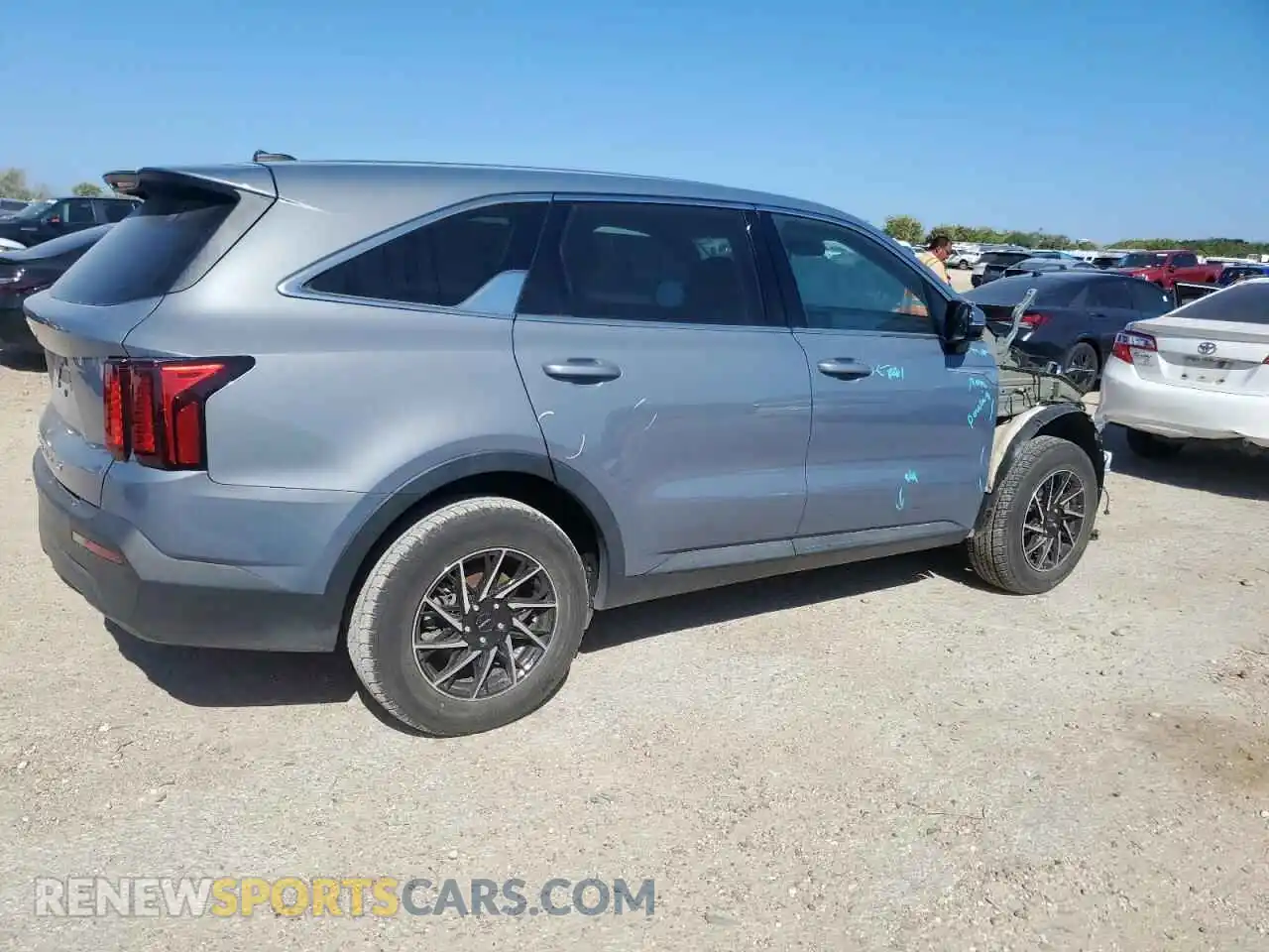 3 Photograph of a damaged car 5XYRGDLC9NG122082 KIA SORENTO 2022