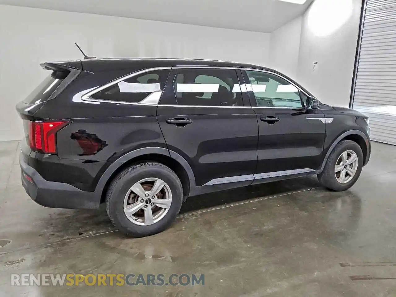 3 Photograph of a damaged car 5XYRGDLC9NG125645 KIA SORENTO 2022