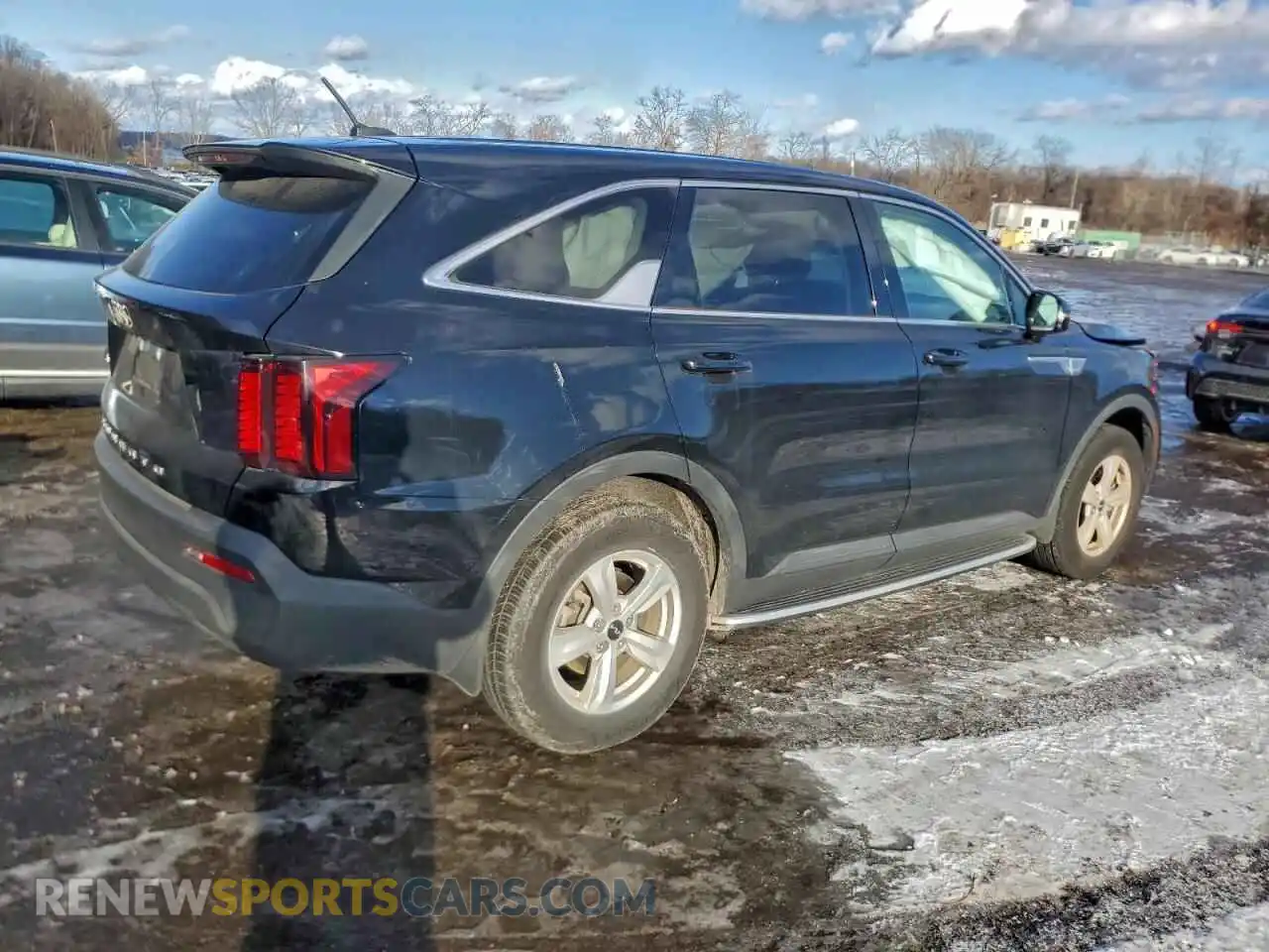 3 Photograph of a damaged car 5XYRGDLCXNG116002 KIA SORENTO 2022