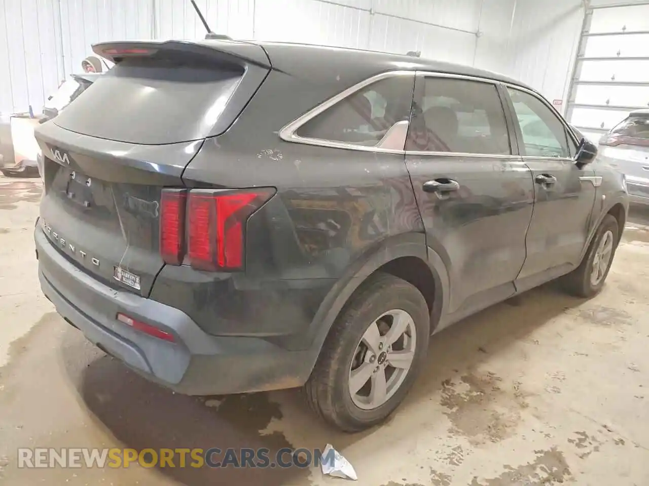 3 Photograph of a damaged car 5XYRGDLCXNG147346 KIA SORENTO 2022