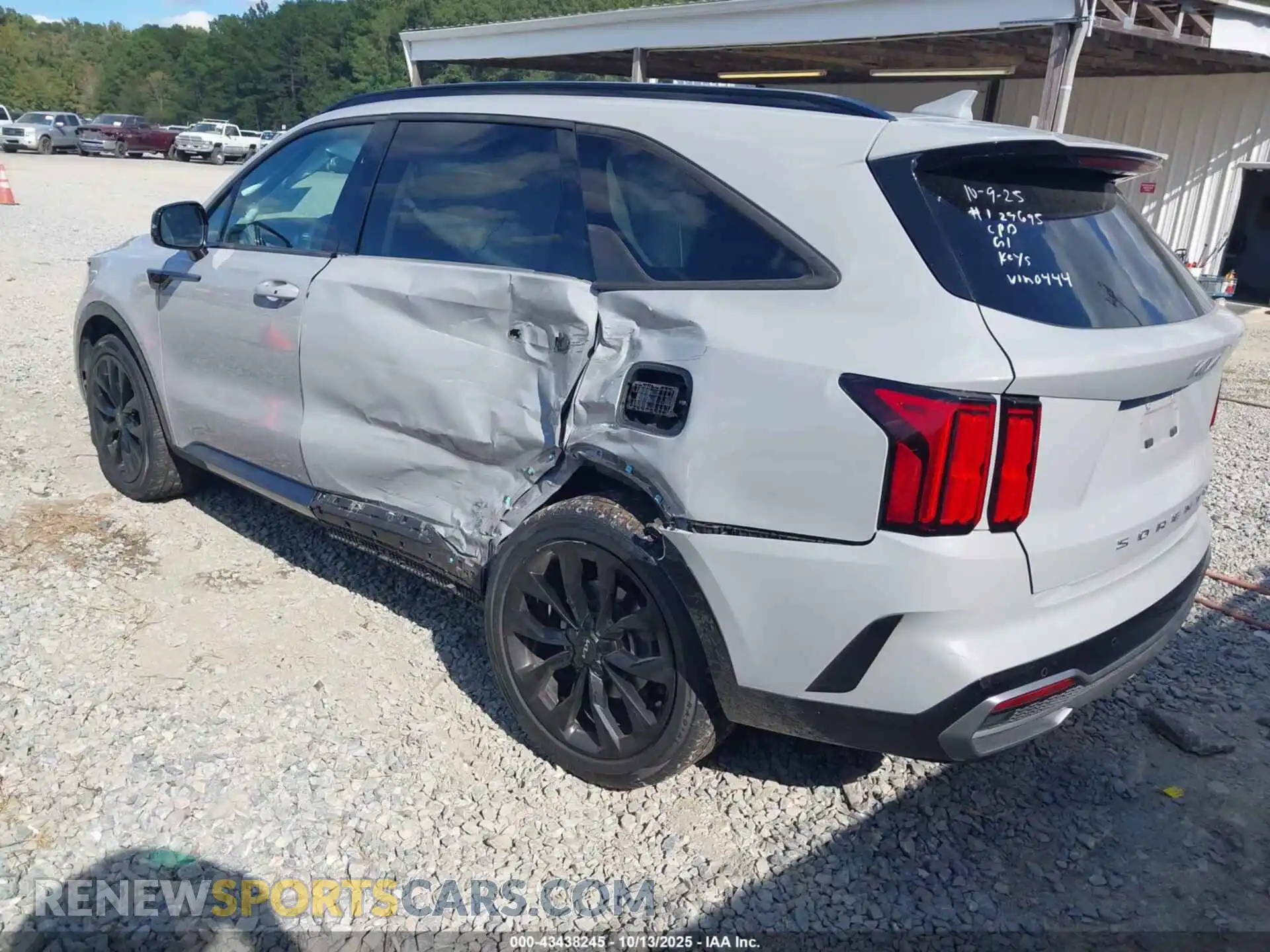 3 Photograph of a damaged car 5XYRK4LF0NG110444 KIA SORENTO 2022