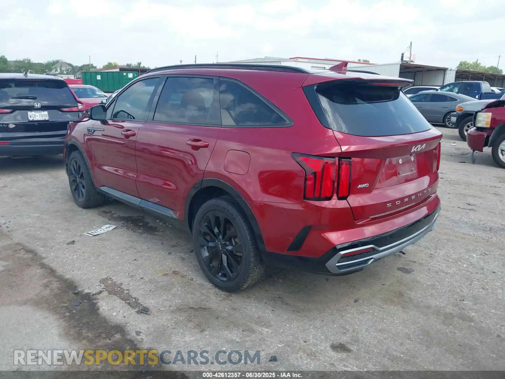 3 Photograph of a damaged car 5XYRKDLF3NG111068 KIA SORENTO 2022