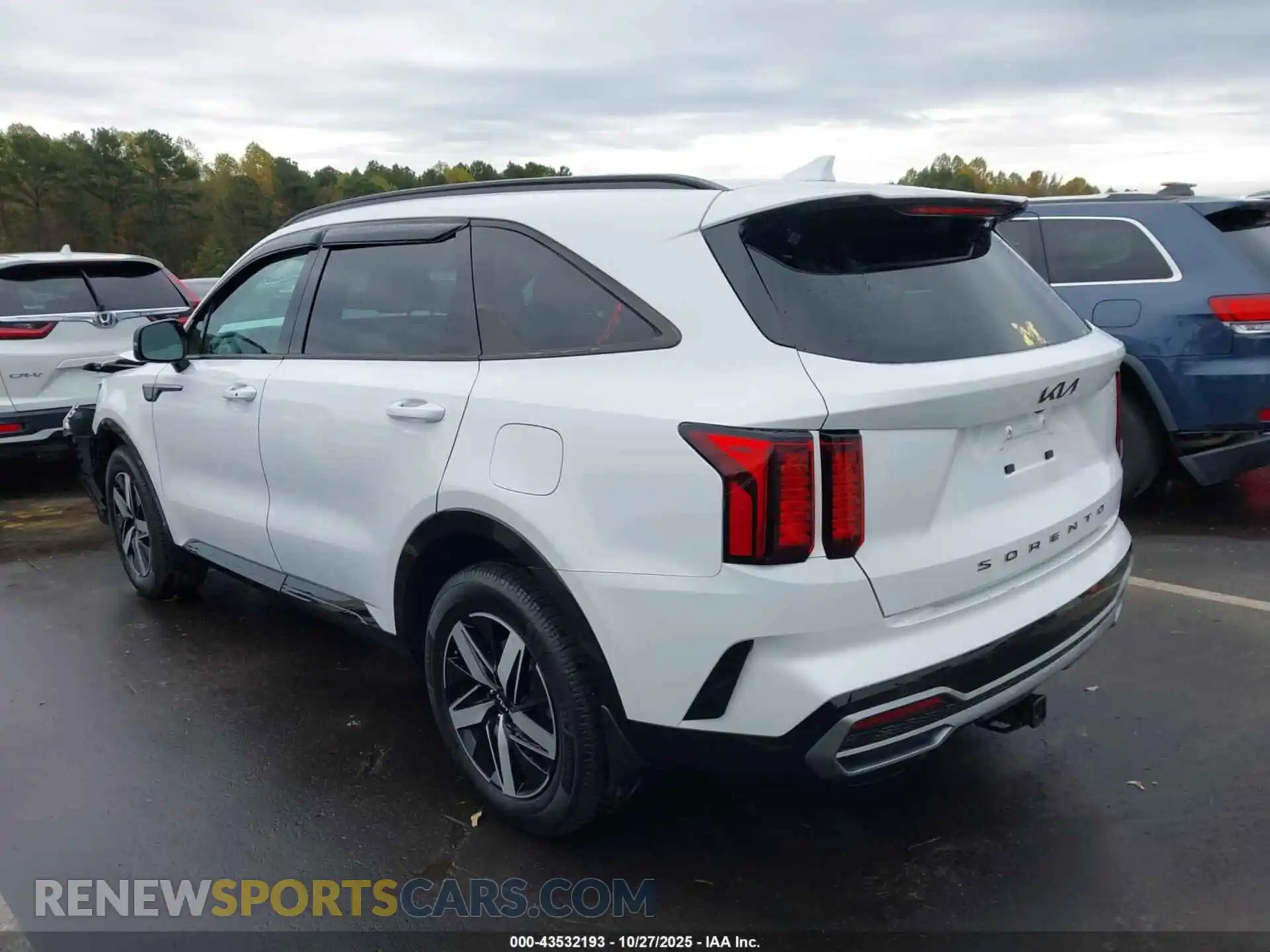 3 Photograph of a damaged car 5XYRL4LC4NG115472 KIA SORENTO 2022