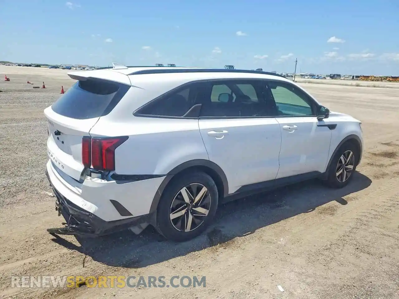 3 Photograph of a damaged car 5XYRL4LC4NG147953 KIA SORENTO 2022