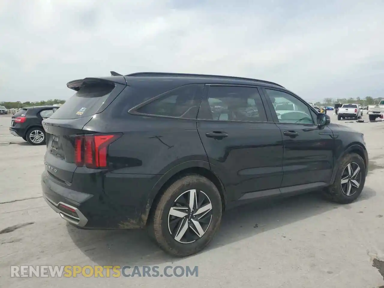 3 Photograph of a damaged car 5XYRL4LC4NG159570 KIA SORENTO 2022
