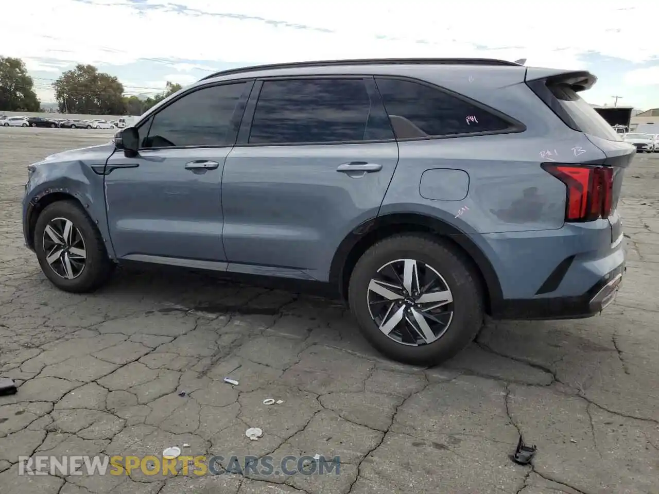 2 fotografías del automóvil dañado 5XYRL4LC6NG079218 KIA SORENTO 2022