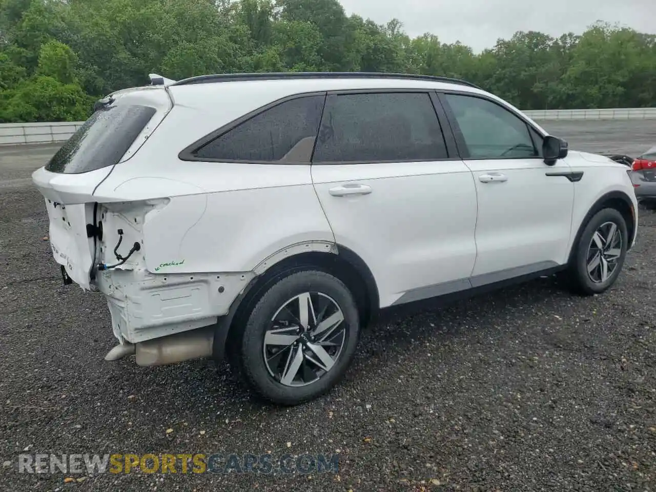 3 Photograph of a damaged car 5XYRL4LC6NG162731 KIA SORENTO 2022