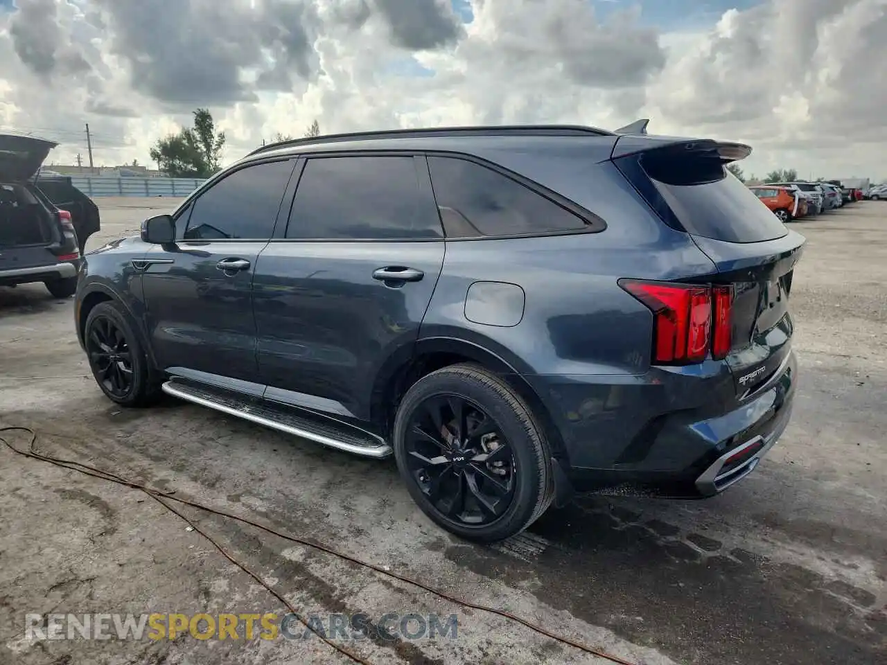 2 fotografías del automóvil dañado 5XYRK4LFXPG232103 KIA SORENTO 2023
