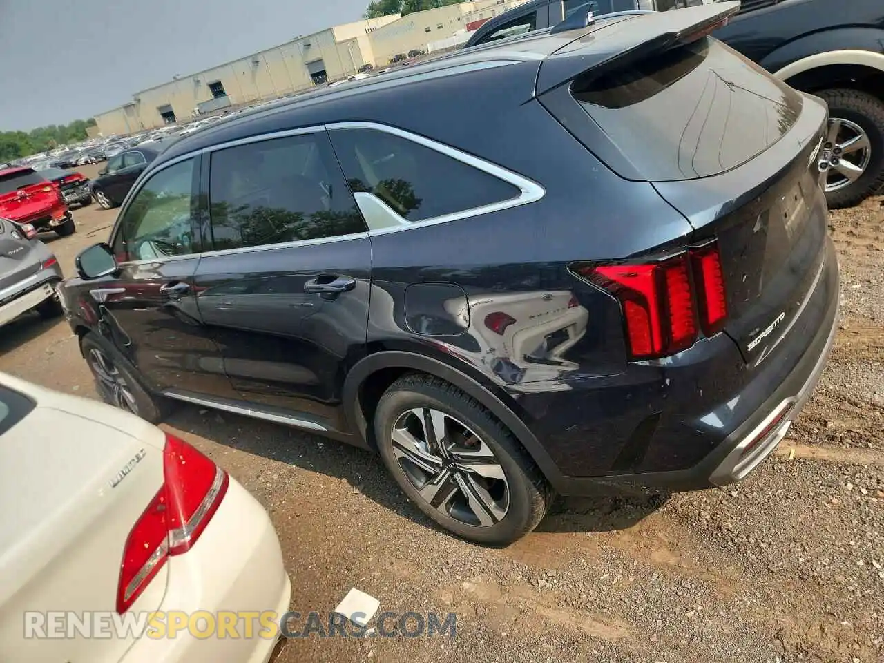2 fotografías del automóvil dañado KNDRHDLGXP5173117 KIA SORENTO 2023