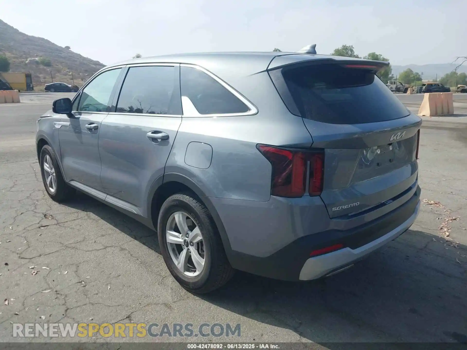 3 Photograph of a damaged car 5XYRG4JC3RG307799 KIA SORENTO 2024