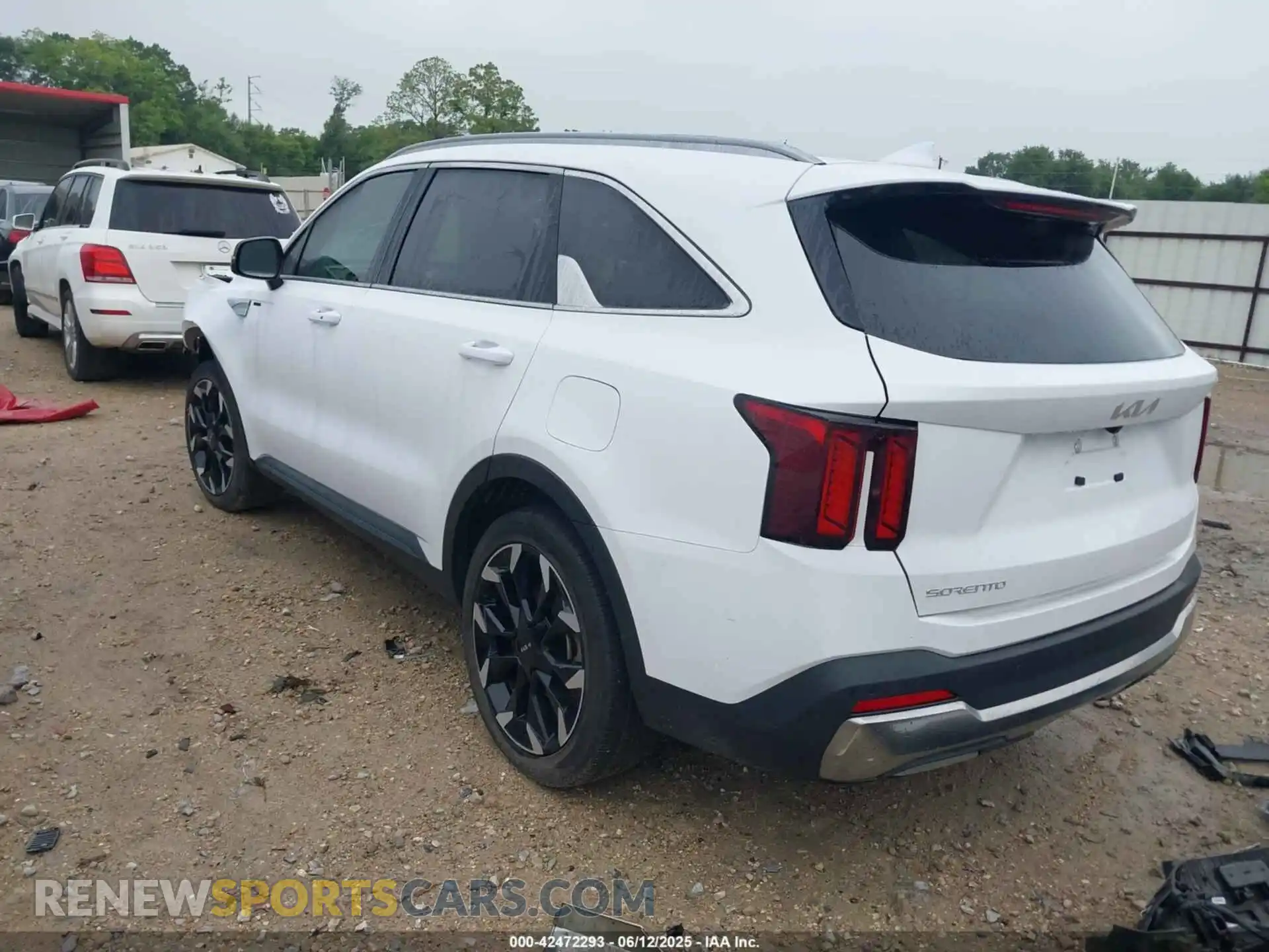 3 Photograph of a damaged car 5XYRH4JF2RG271630 KIA SORENTO 2024