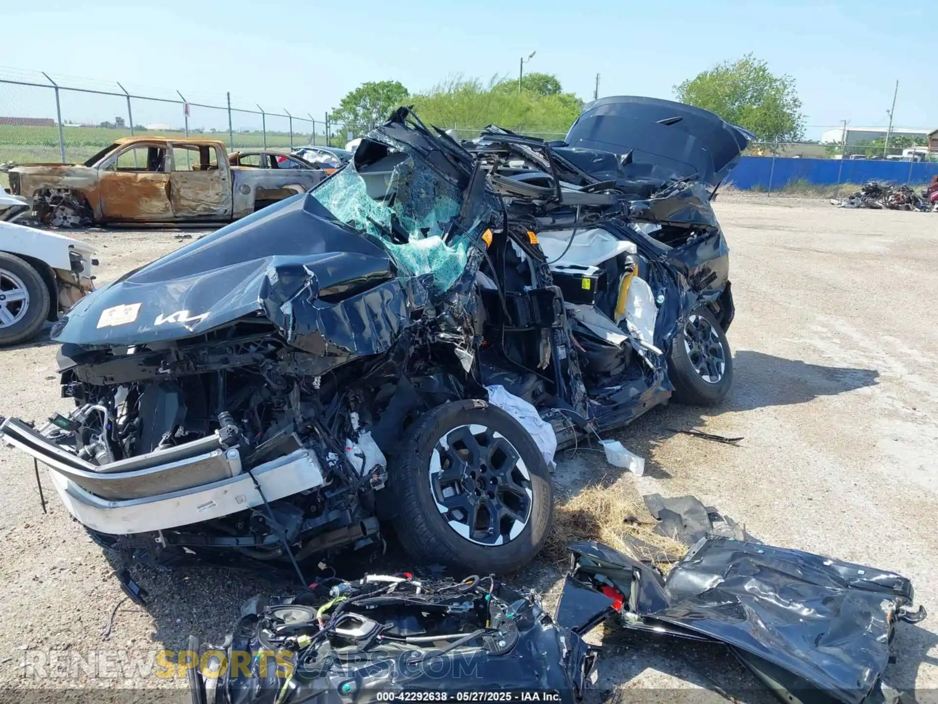 2 Photograph of a damaged car 5XYRL4JC5RG292721 KIA SORENTO 2024