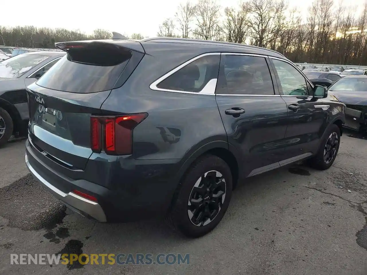 3 Photograph of a damaged car 5XYRL4JC8RG293667 KIA SORENTO 2024