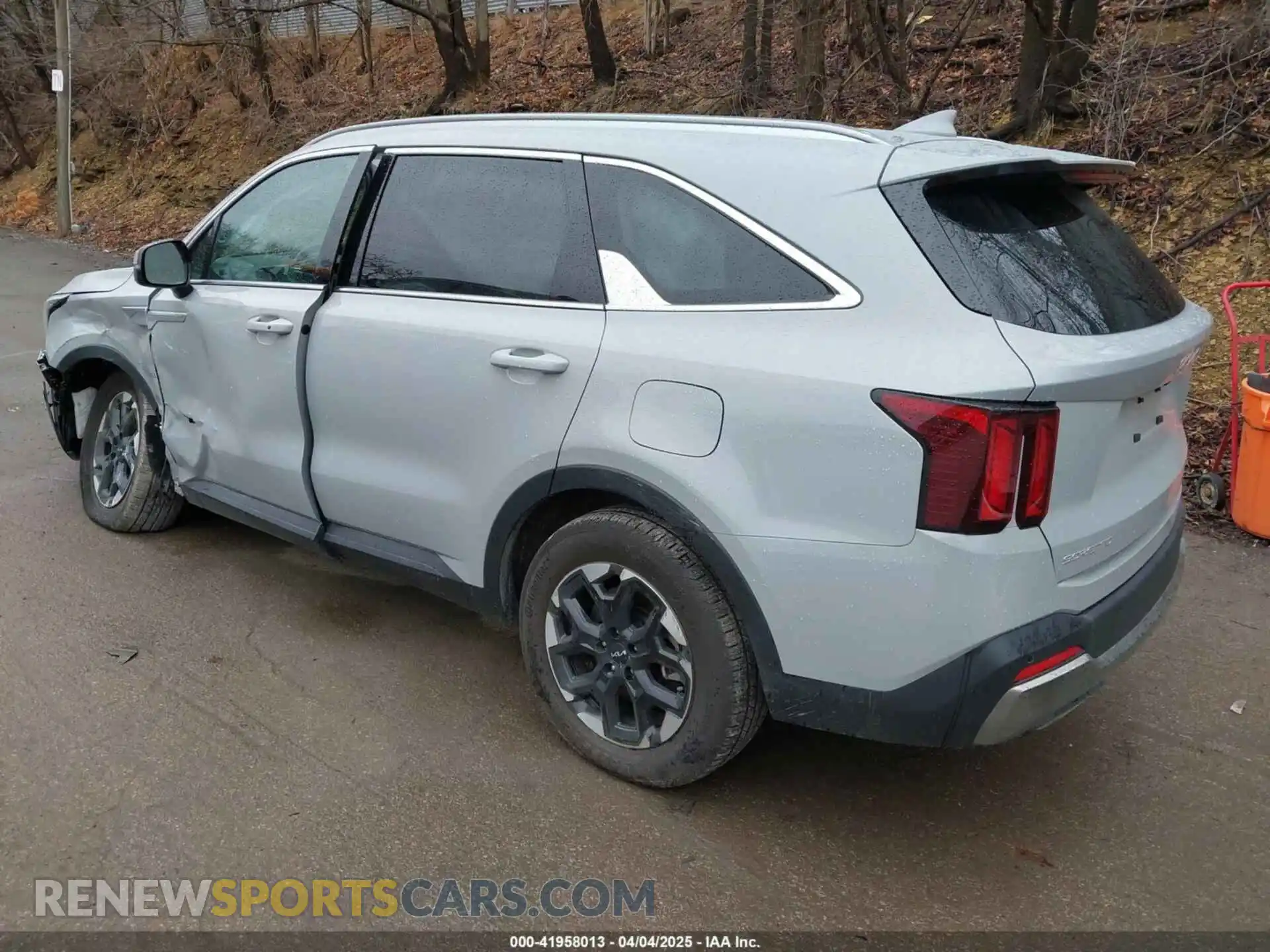 3 Photograph of a damaged car 5XYRLDJC3RG300475 KIA SORENTO 2024