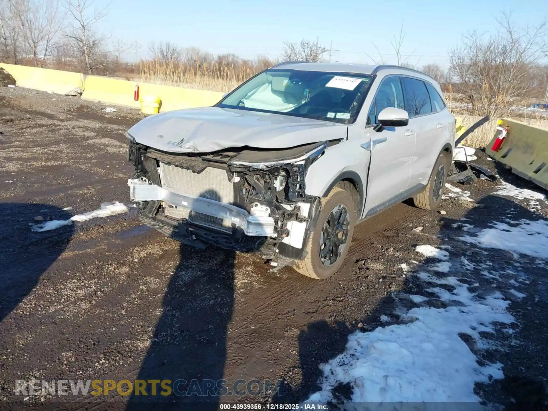 2 Photograph of a damaged car 5XYRLDJC5RG255734 KIA SORENTO 2024