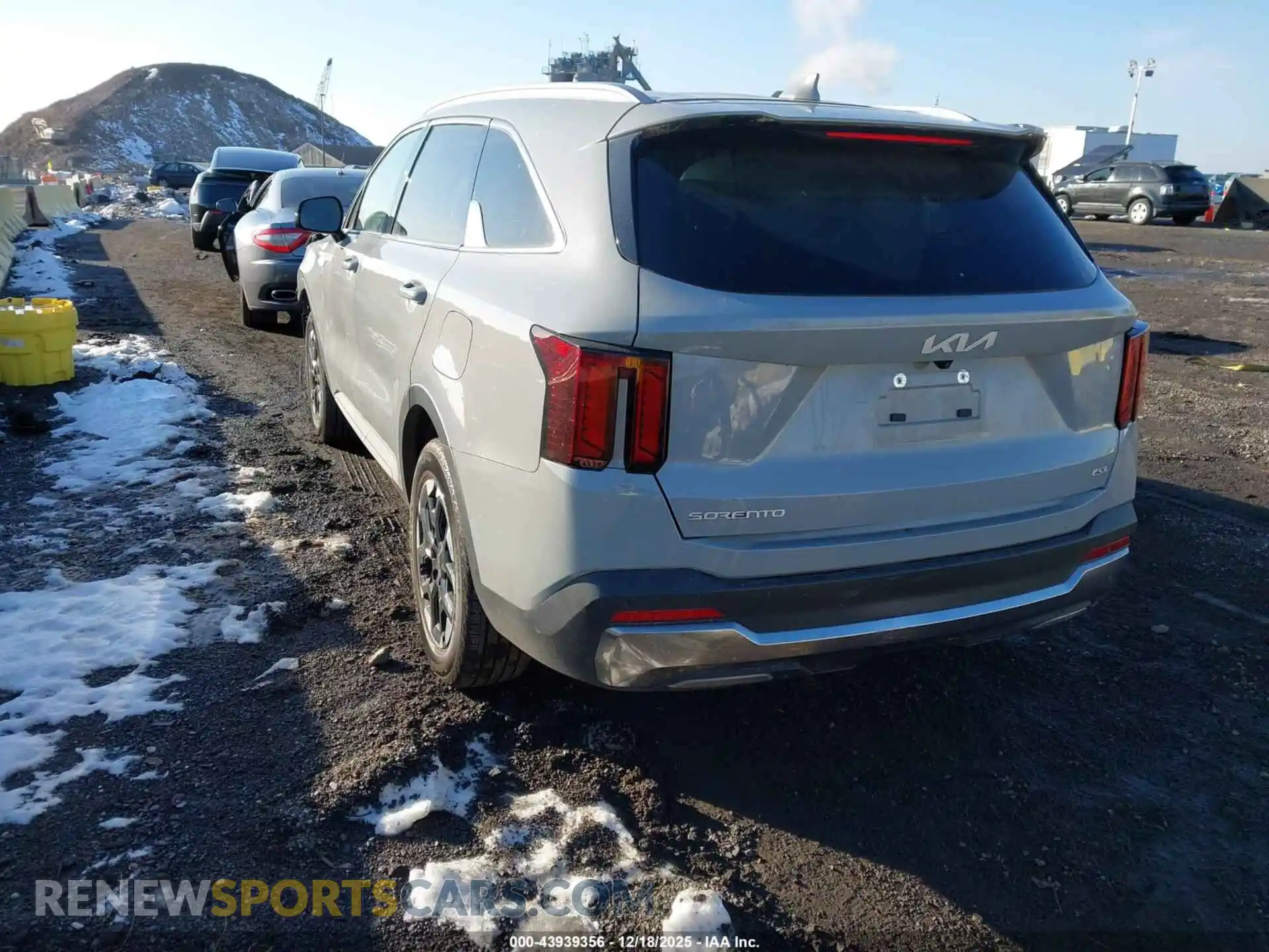 3 Photograph of a damaged car 5XYRLDJC5RG255734 KIA SORENTO 2024