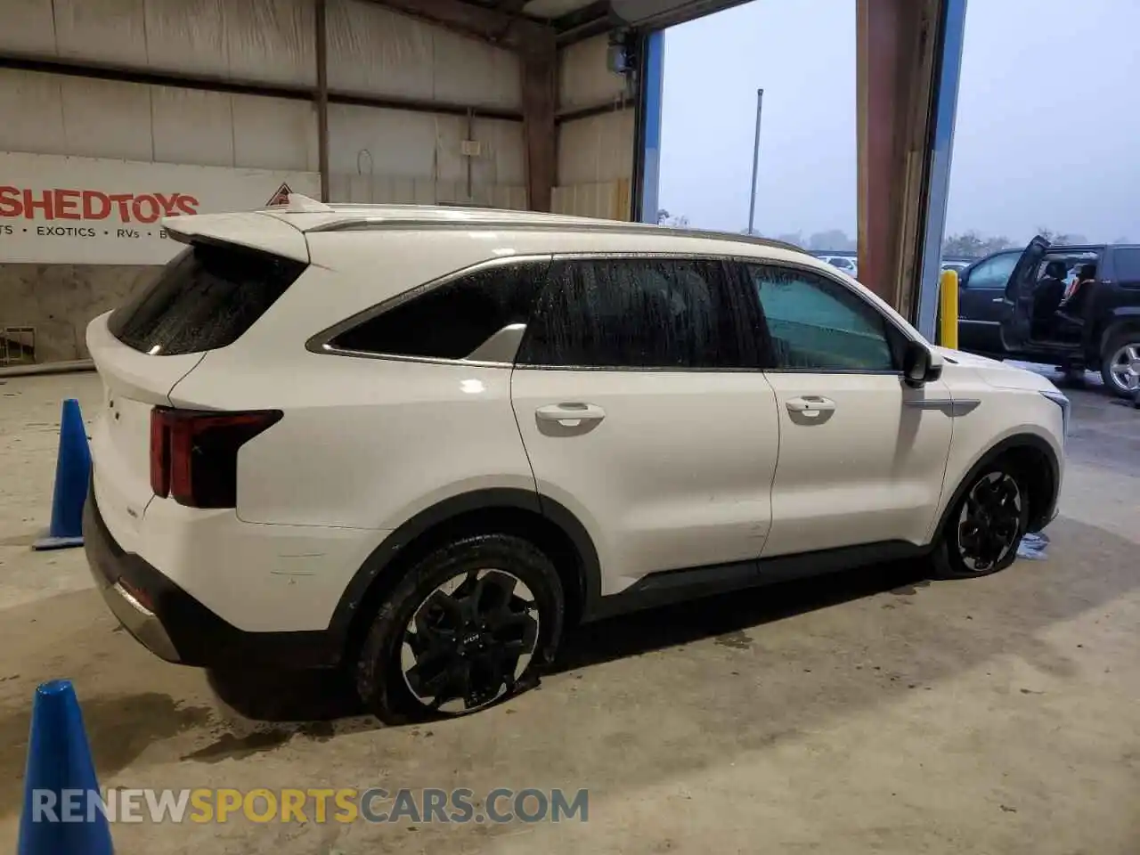 3 Photograph of a damaged car 5XYRLDJC5RG283789 KIA SORENTO 2024