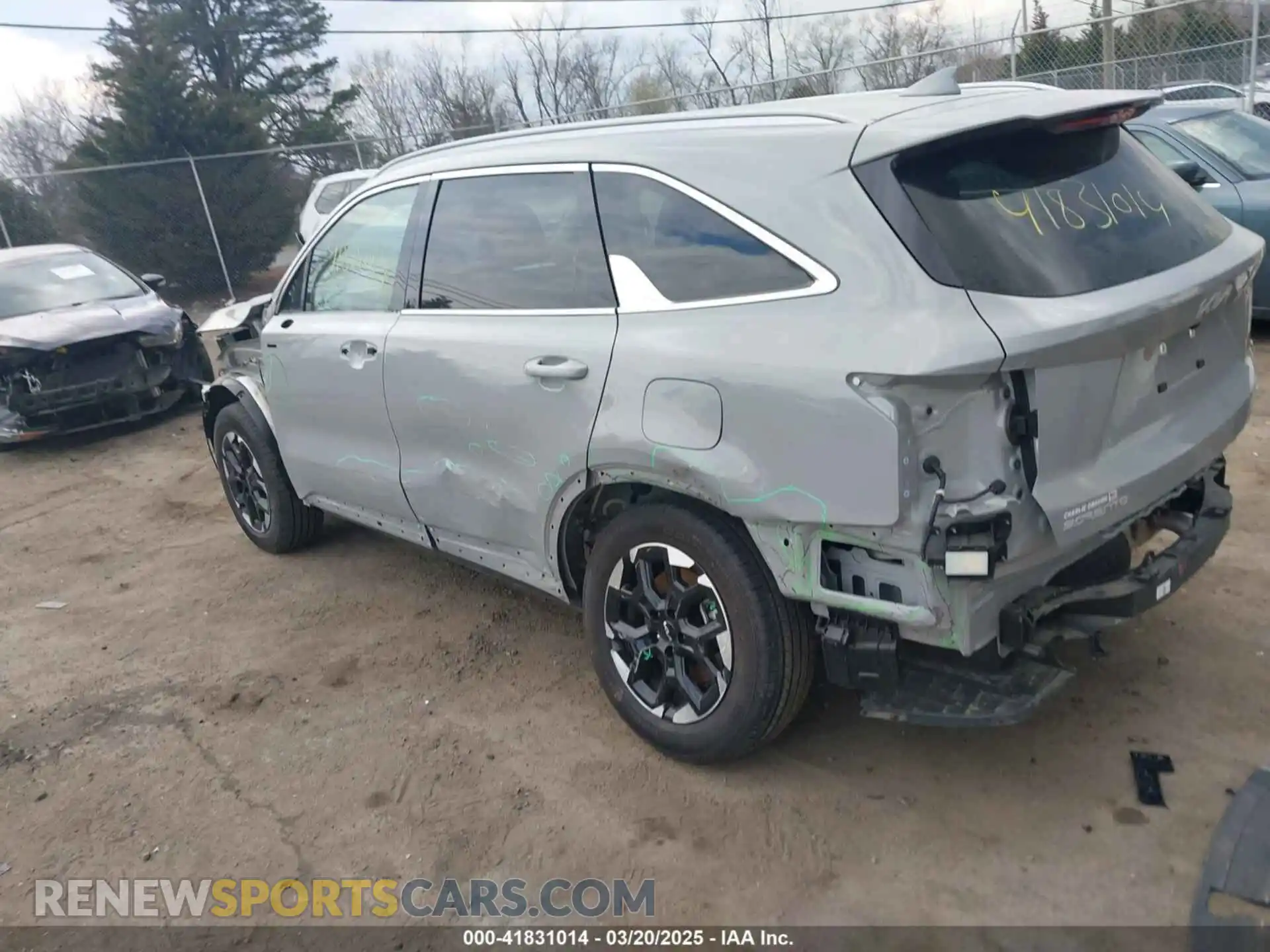 3 Photograph of a damaged car 5XYRLDJC9RG258376 KIA SORENTO 2024