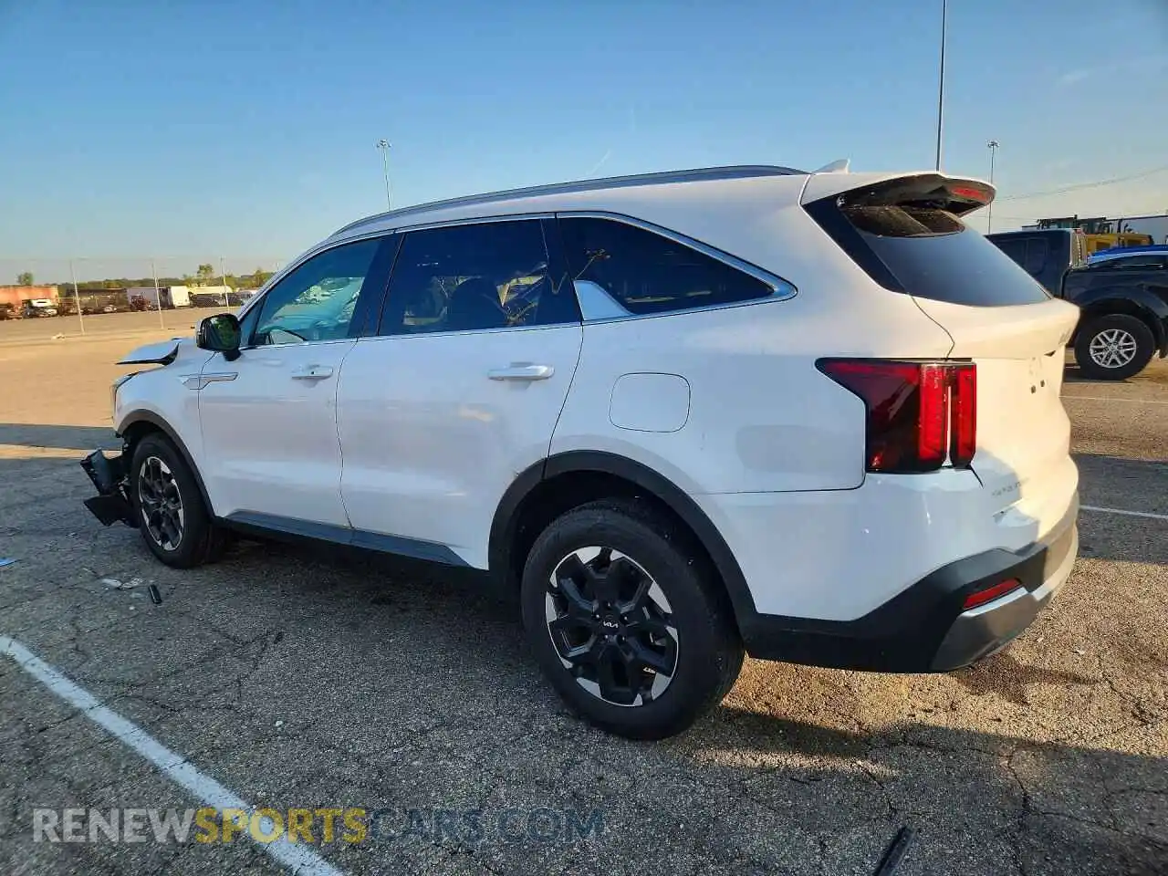 2 fotografías del automóvil dañado 5XYRLDJC7SG372592 KIA SORENTO 2025