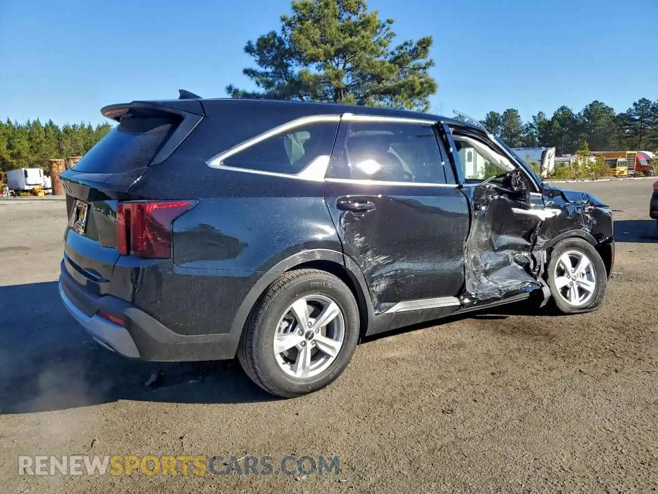 3 Photograph of a damaged car 5XYRG4JC0TG426546 KIA SORENTO 2026