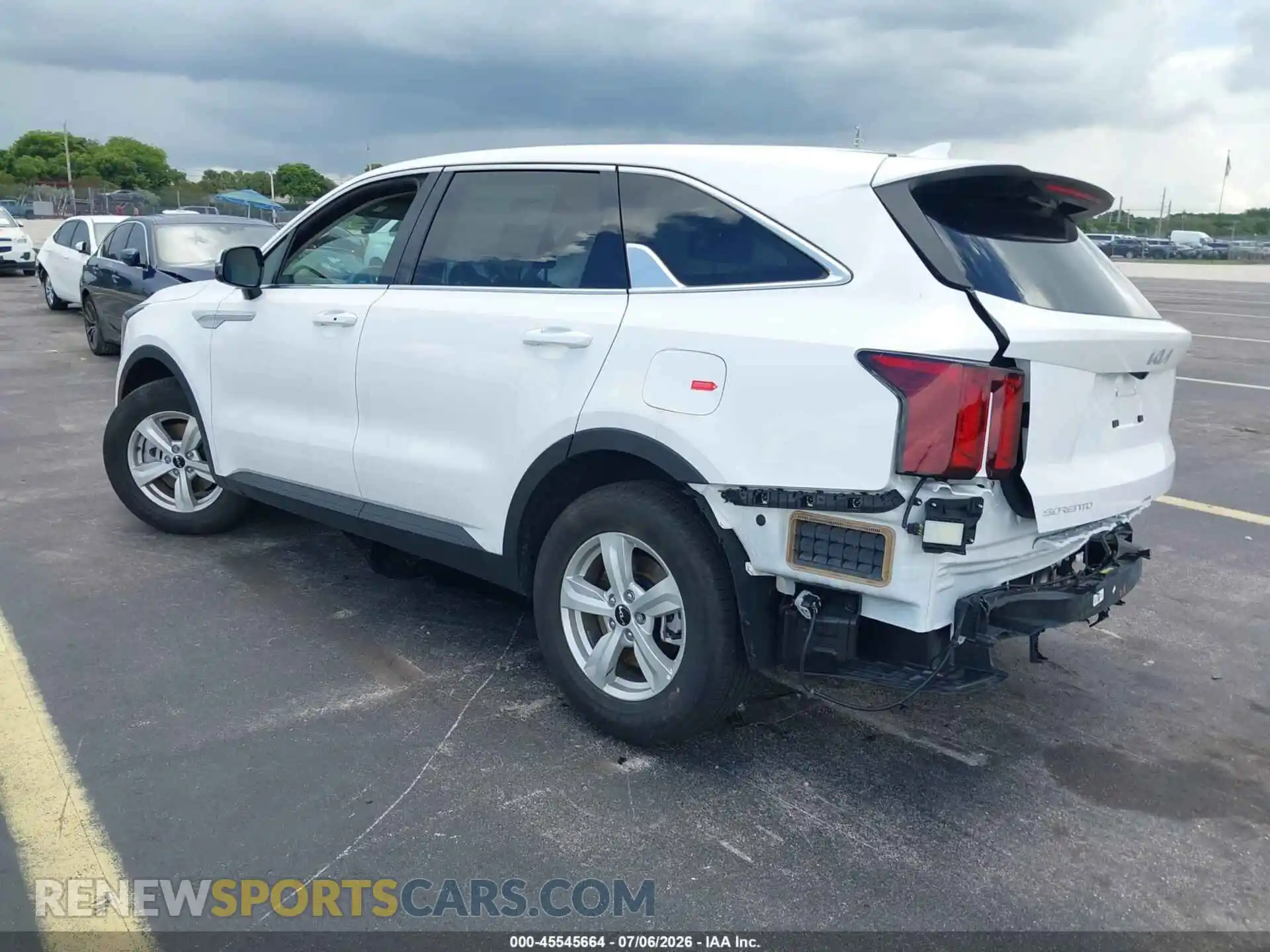 3 Photograph of a damaged car 5XYRG4JC5TG424985 KIA SORENTO 2026