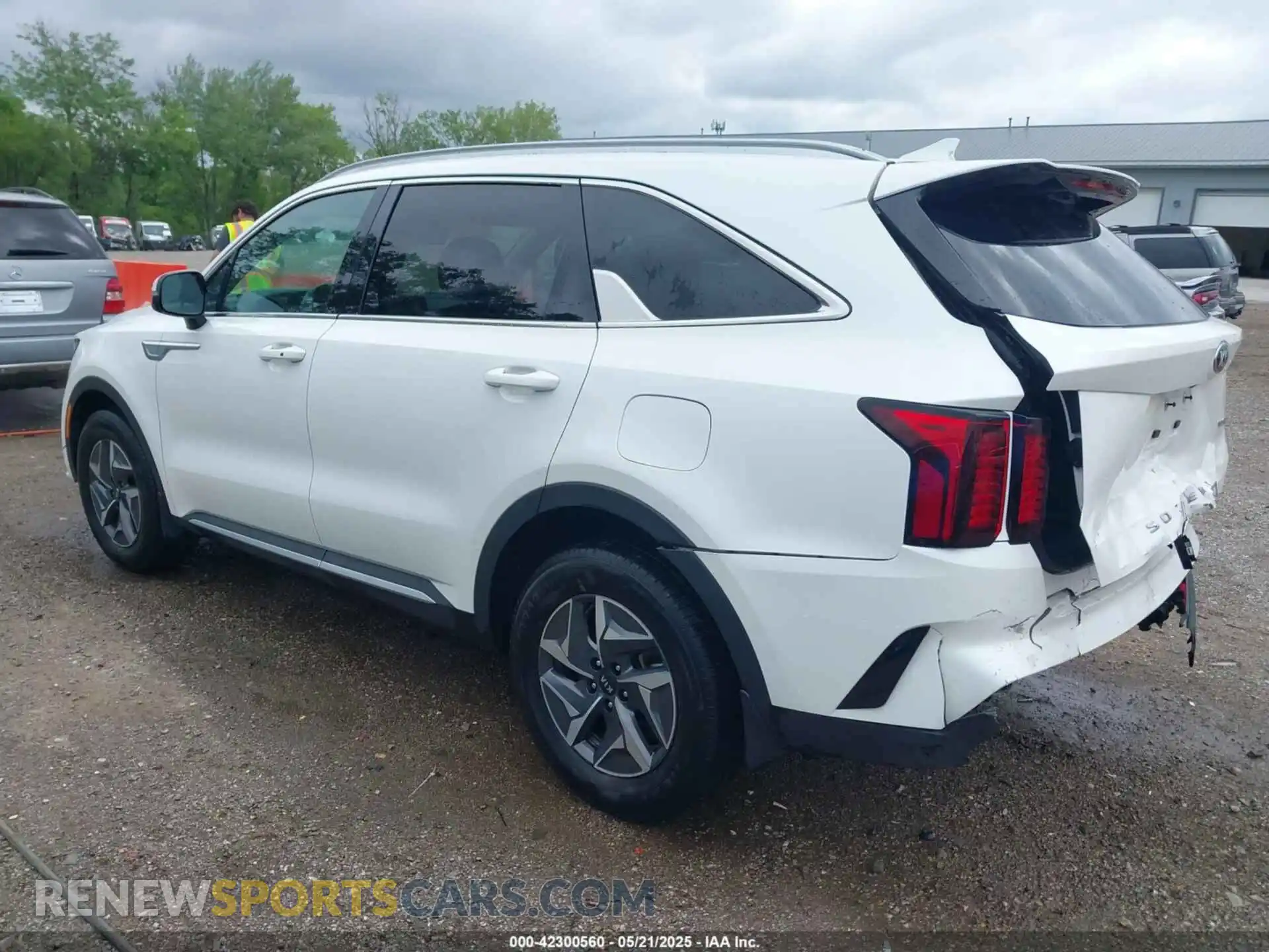 3 fotografías del automóvil dañado KNDRH4LG8M5035166 KIA SORENTO HYBRID 2021