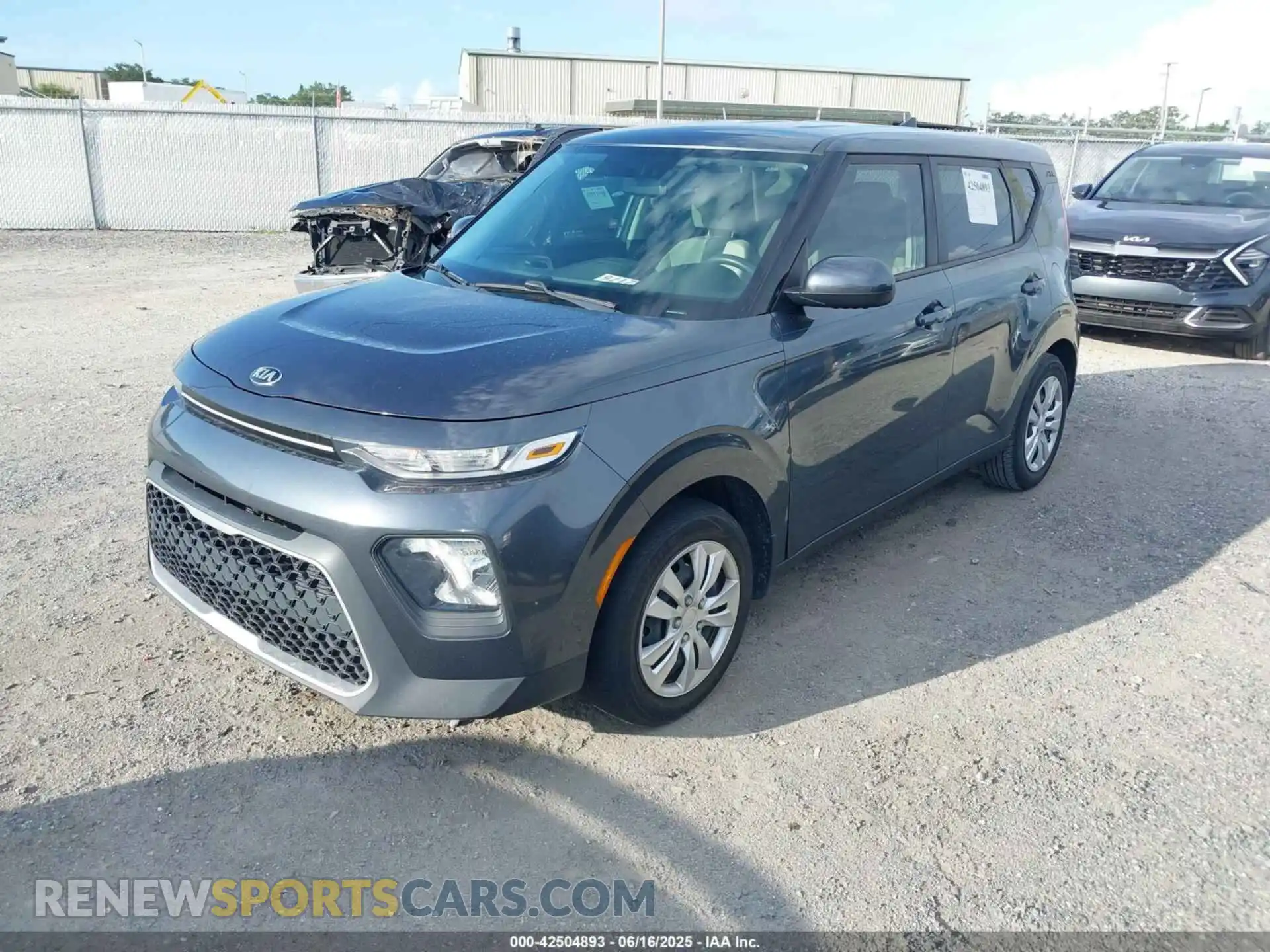 2 fotografías del automóvil dañado KNDJ23AU0L7006328 KIA SOUL 2020