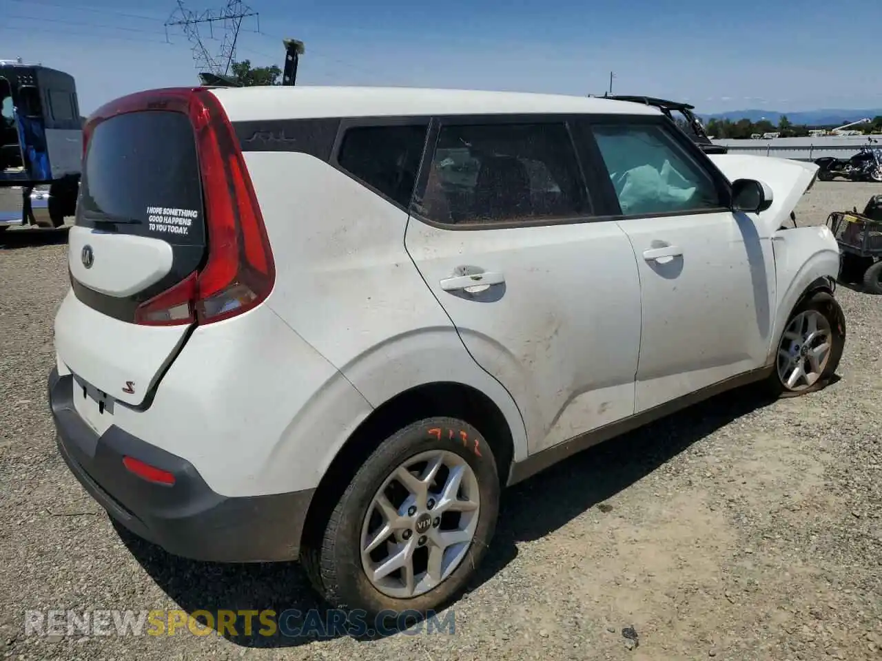 3 fotografías del automóvil dañado KNDJ23AU0L7702039 KIA SOUL 2020