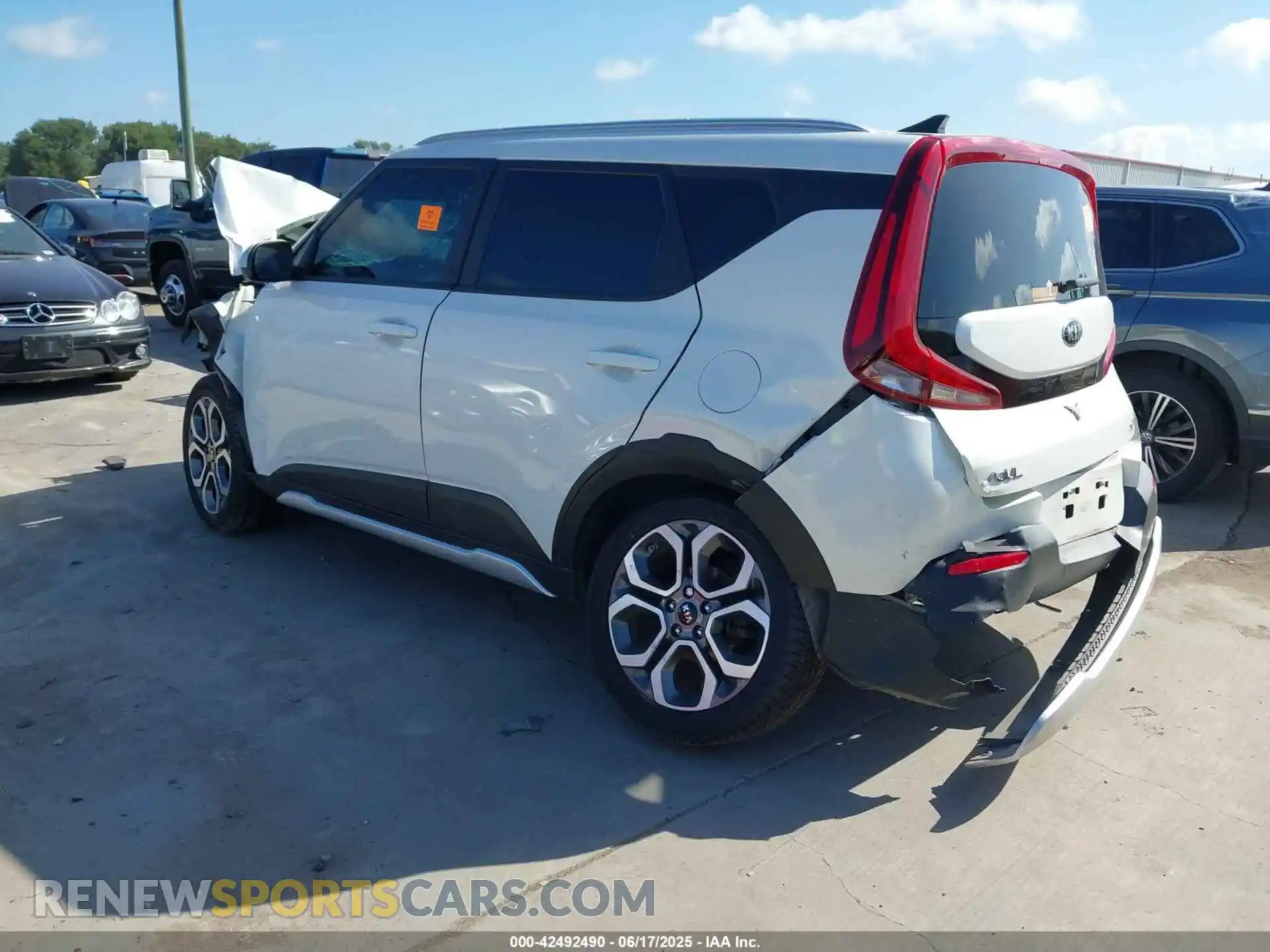 3 fotografías del automóvil dañado KNDJ23AU7L7714110 KIA SOUL 2020