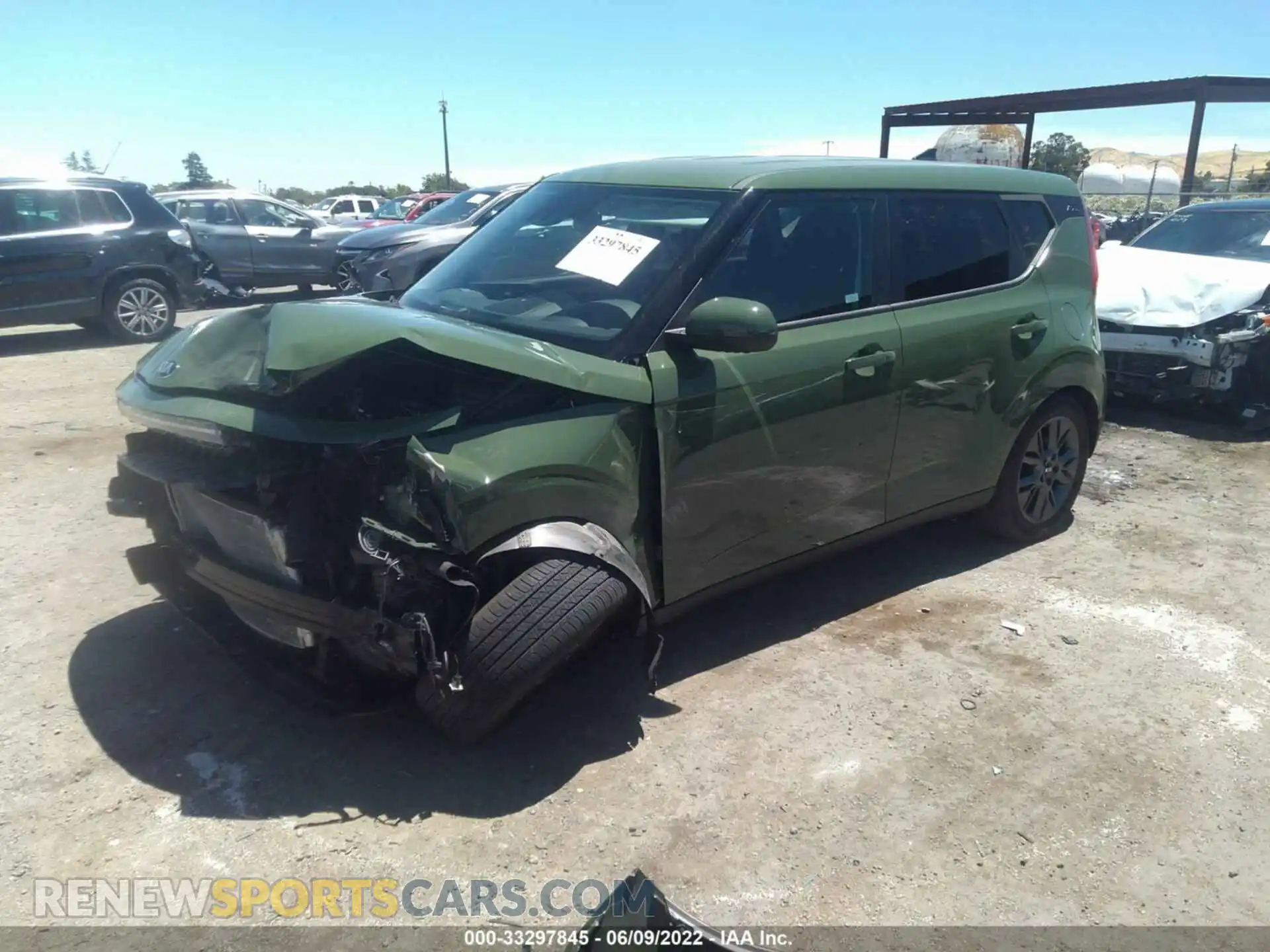 2 fotografías del automóvil dañado KNDJ33AU0L7114297 KIA SOUL 2020