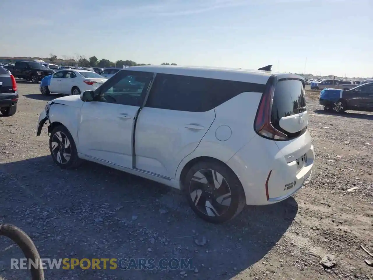 2 fotografías del automóvil dañado KNDJ53AU4R7236115 KIA SOUL 2024