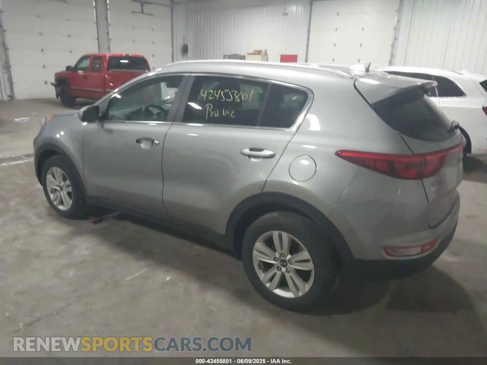 3 Photograph of a damaged car KNDPMCAC5K7565741 KIA SPORTAGE 2019