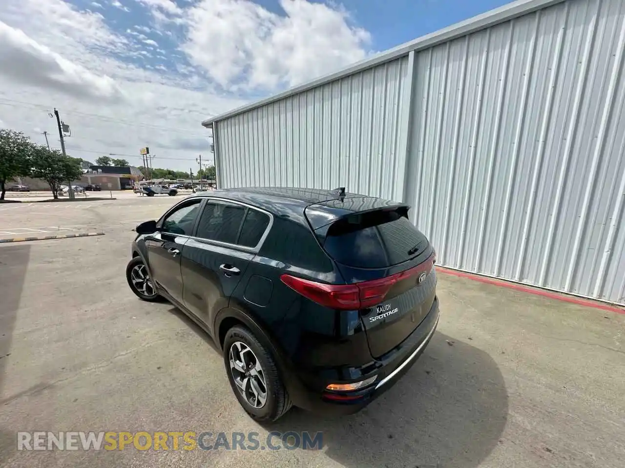 3 Photograph of a damaged car KNDPM3AC2L7736477 KIA SPORTAGE 2020