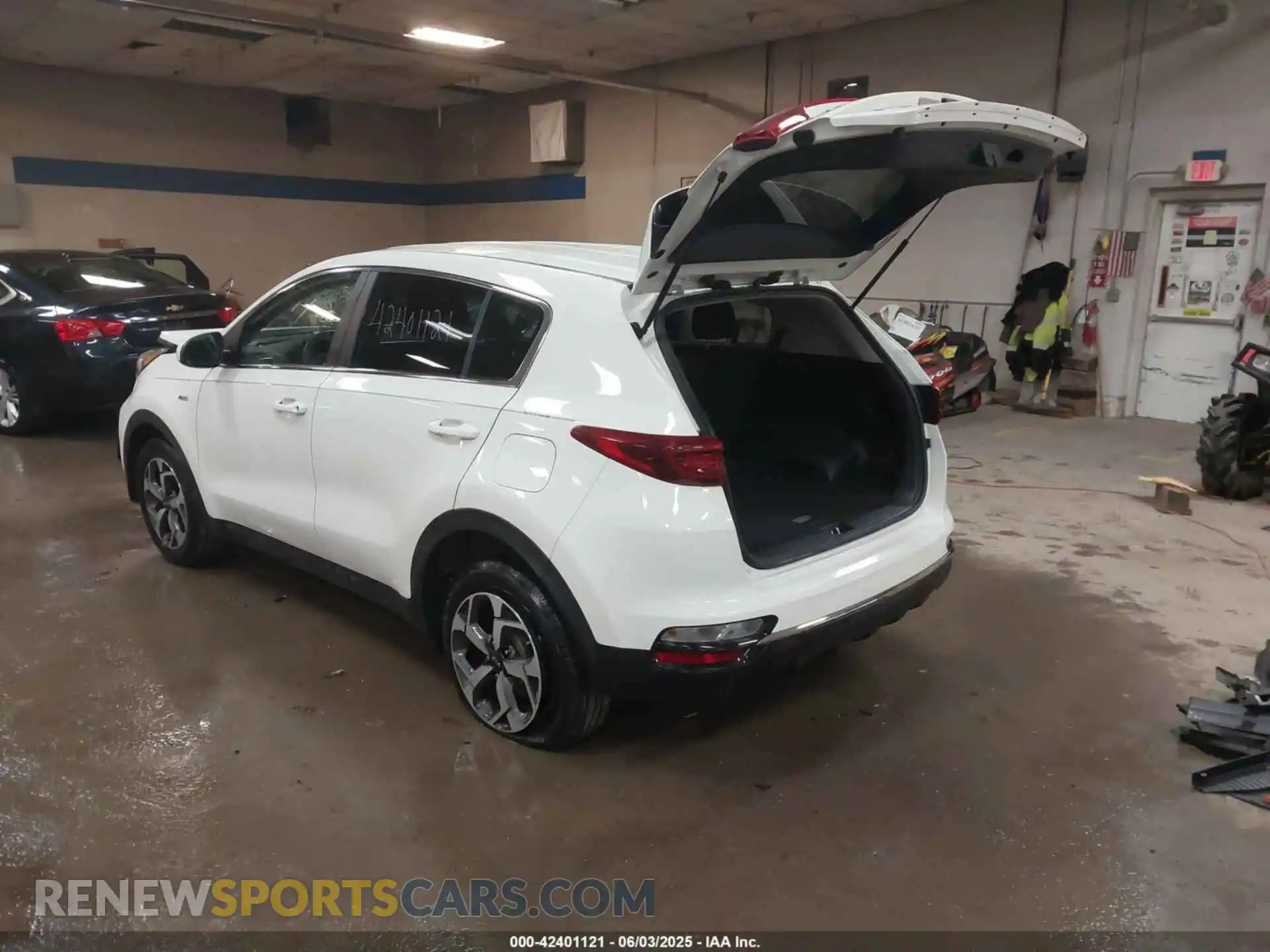 3 Photograph of a damaged car KNDPMCAC4L7810286 KIA SPORTAGE 2020