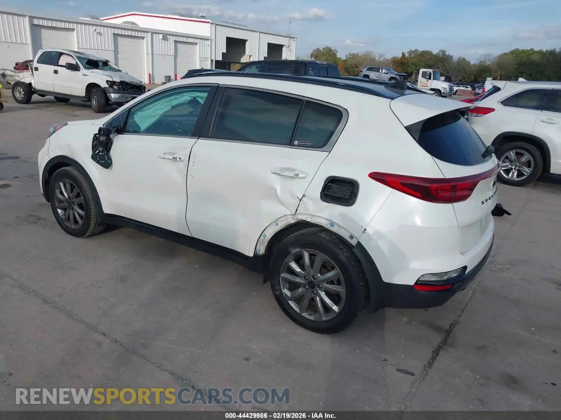 3 Photograph of a damaged car KNDP63AC4M7913395 KIA SPORTAGE 2021