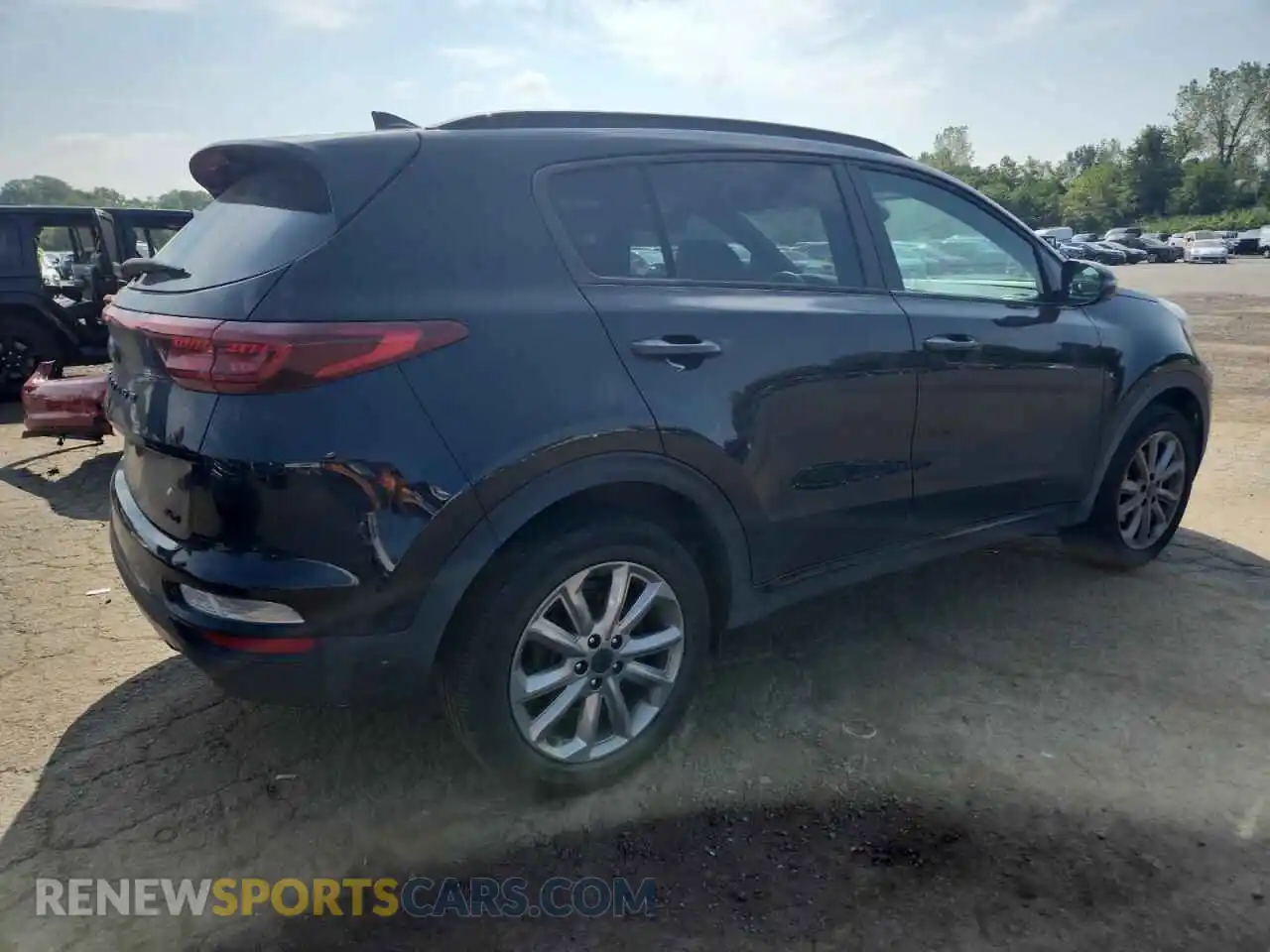 3 Photograph of a damaged car KNDP6CAC2M7917140 KIA SPORTAGE 2021