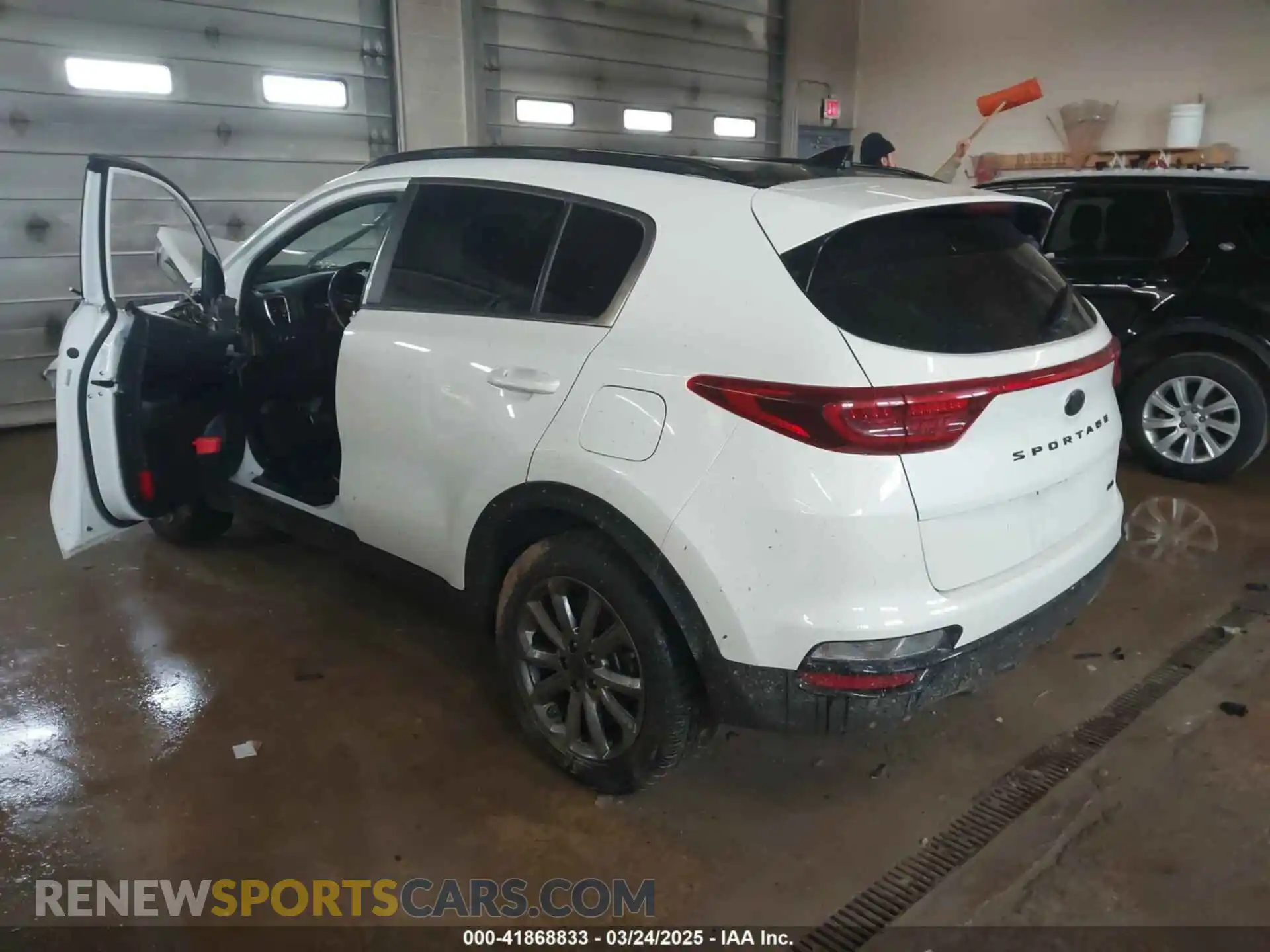 3 Фотография поврежденного автомобиля KNDP6CAC7M7888685 KIA SPORTAGE 2021