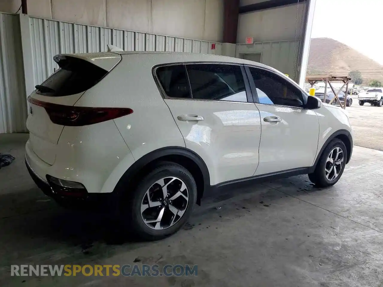 3 Photograph of a damaged car KNDPM3AC0M7863214 KIA SPORTAGE 2021