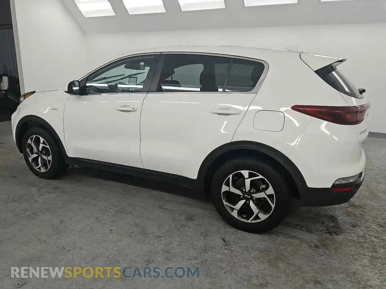 2 Photograph of a damaged car KNDPMCAC4M7876290 KIA SPORTAGE 2021