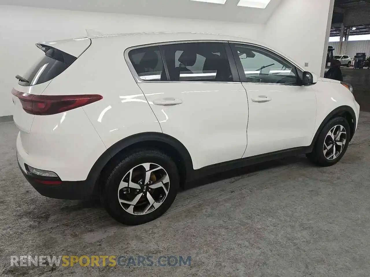3 Photograph of a damaged car KNDPMCAC4M7876290 KIA SPORTAGE 2021