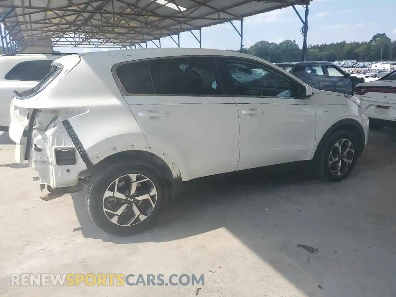 3 Photograph of a damaged car KNDPMCAC4M7931031 KIA SPORTAGE 2021